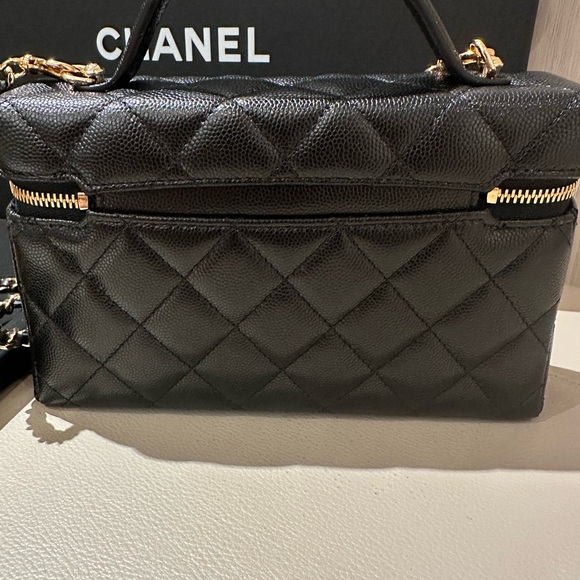 SOLD
CHANEL Slim Vanity Bag 2025 - Picture 7 of 12
